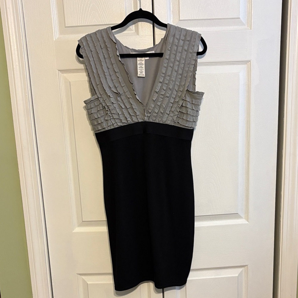 Max Studio Black and be  Gray Sleeveless Stretch Dress w/Ruffle Bodice. Sz Large